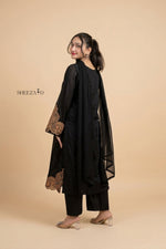 Noir Elegance 3-Piece Suit