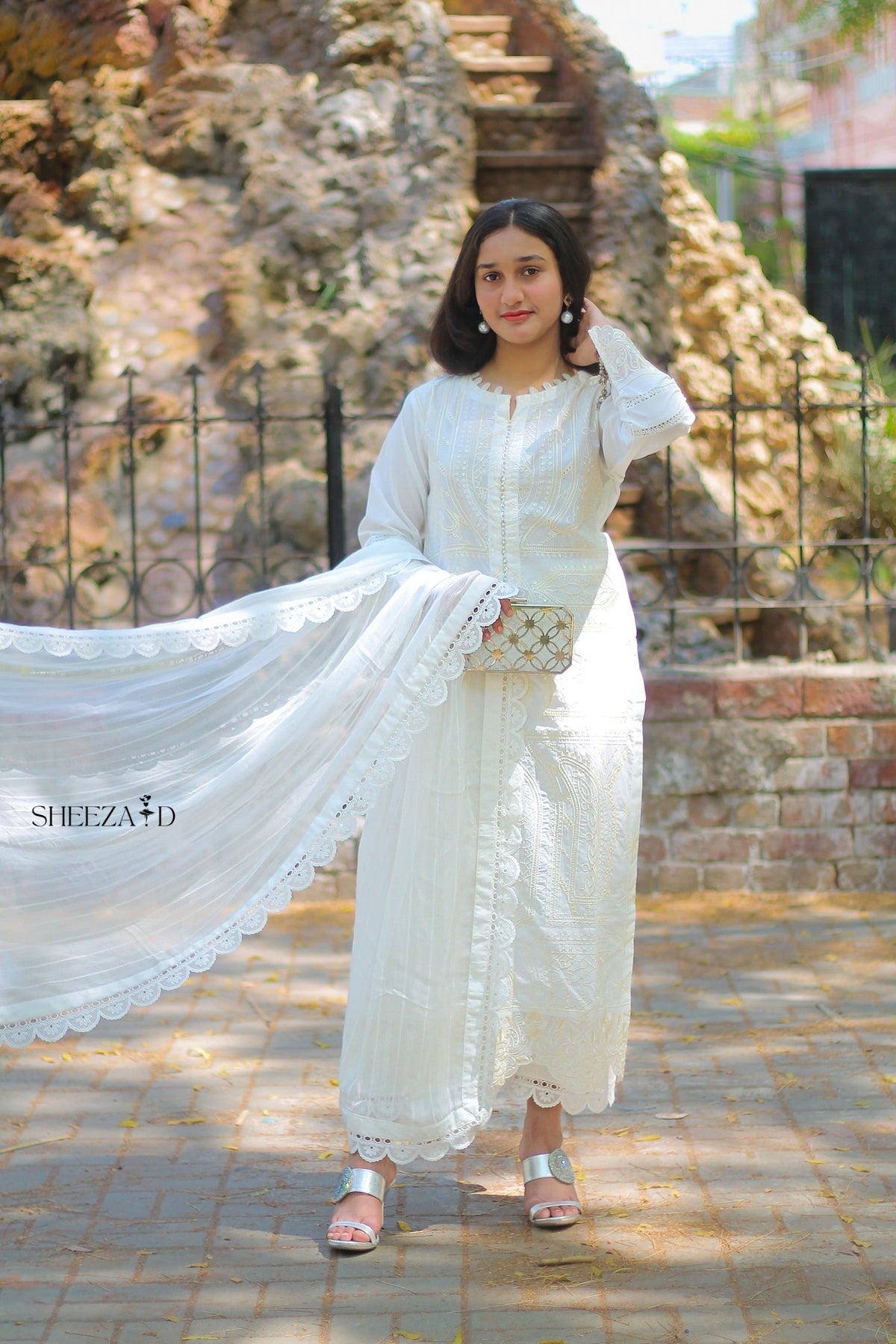 Pure Elegance White Embroidered 3 Pcs Suit